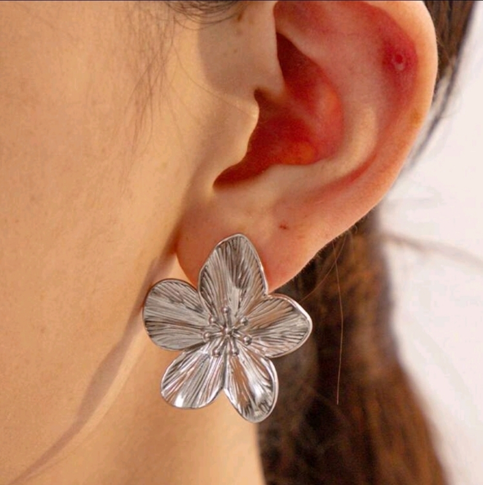 Vintage inspired Exaggerated‎ Sunflower stud Earrings  For Women silver Color